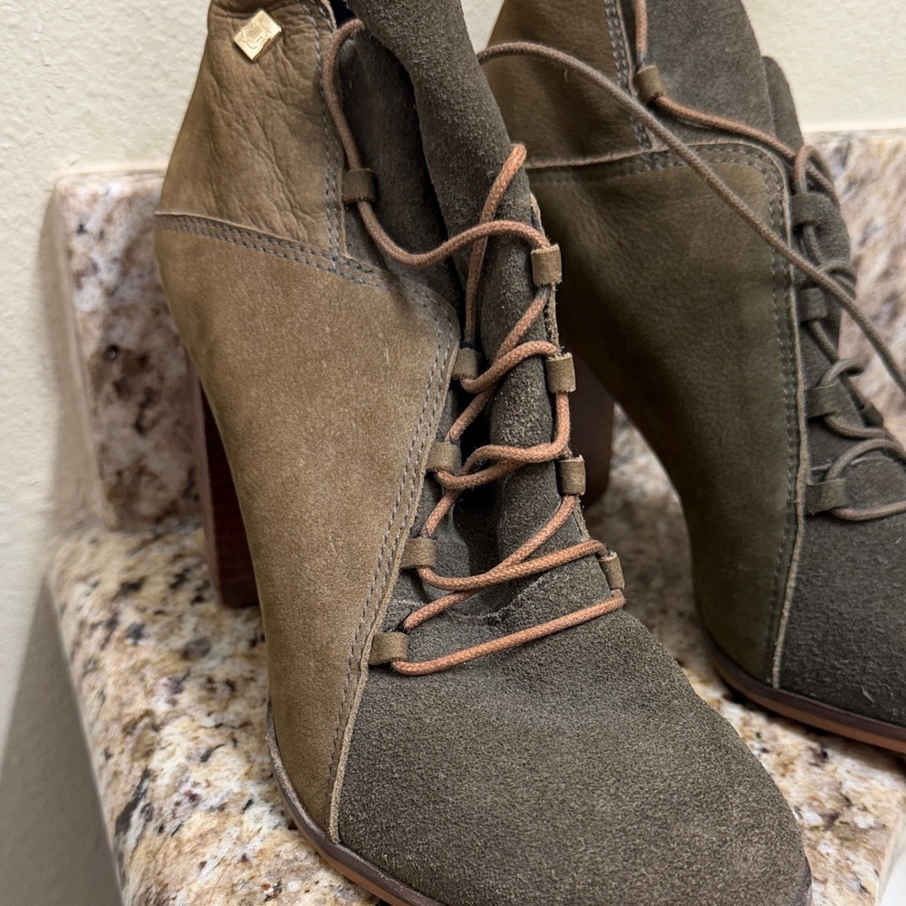 Chic Lace-Up leather Boots in Olive and Tan with discoloration on leather.